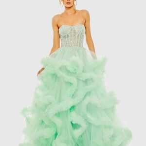 Mac DUGGAL Elegant Mint Green Strapless Gown brand new collection size 4